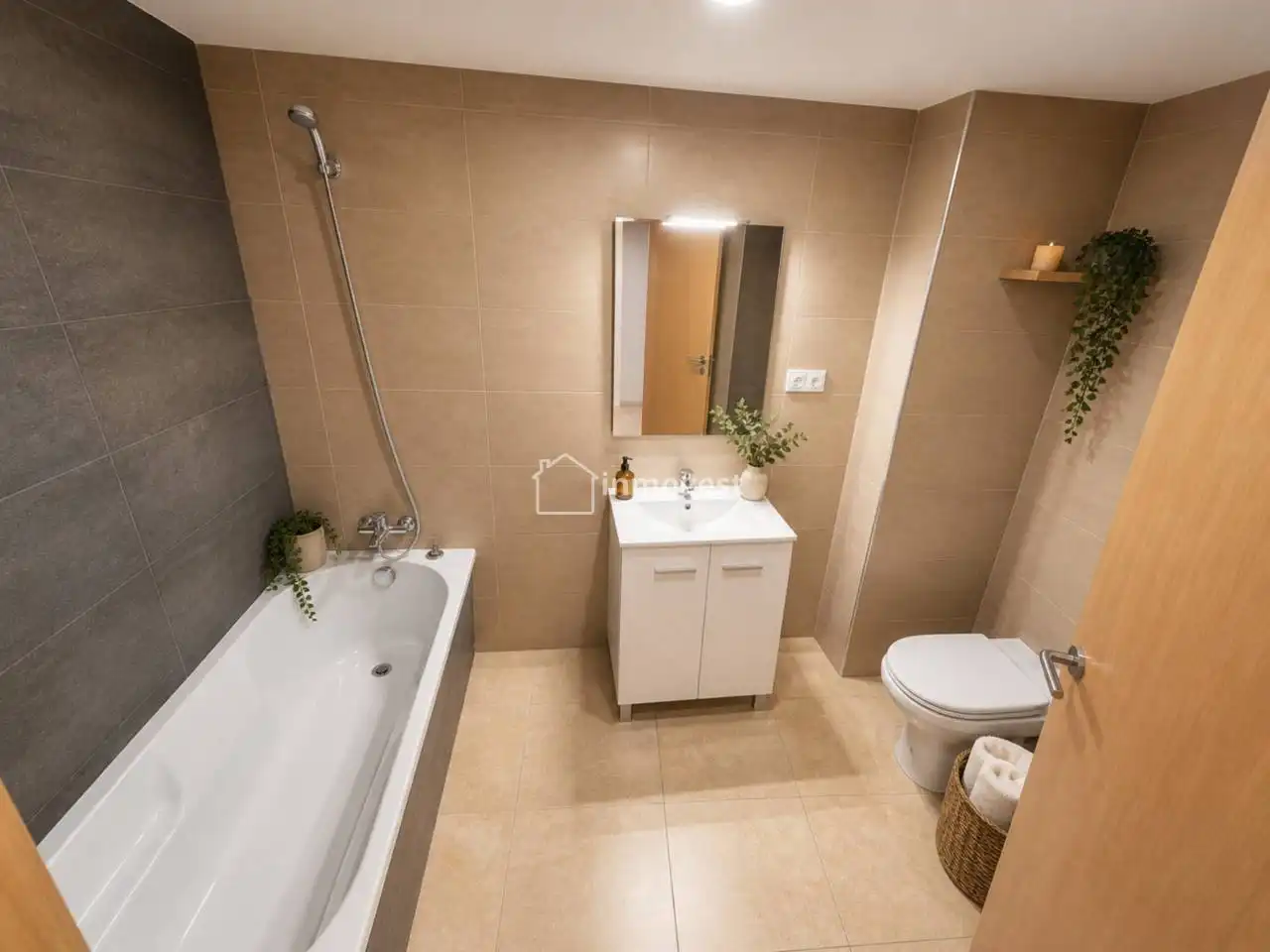 Badezimmer von Wohnung zum Verkauf in Flaçà mit Klimaanlage, Heizung und Privatgarten