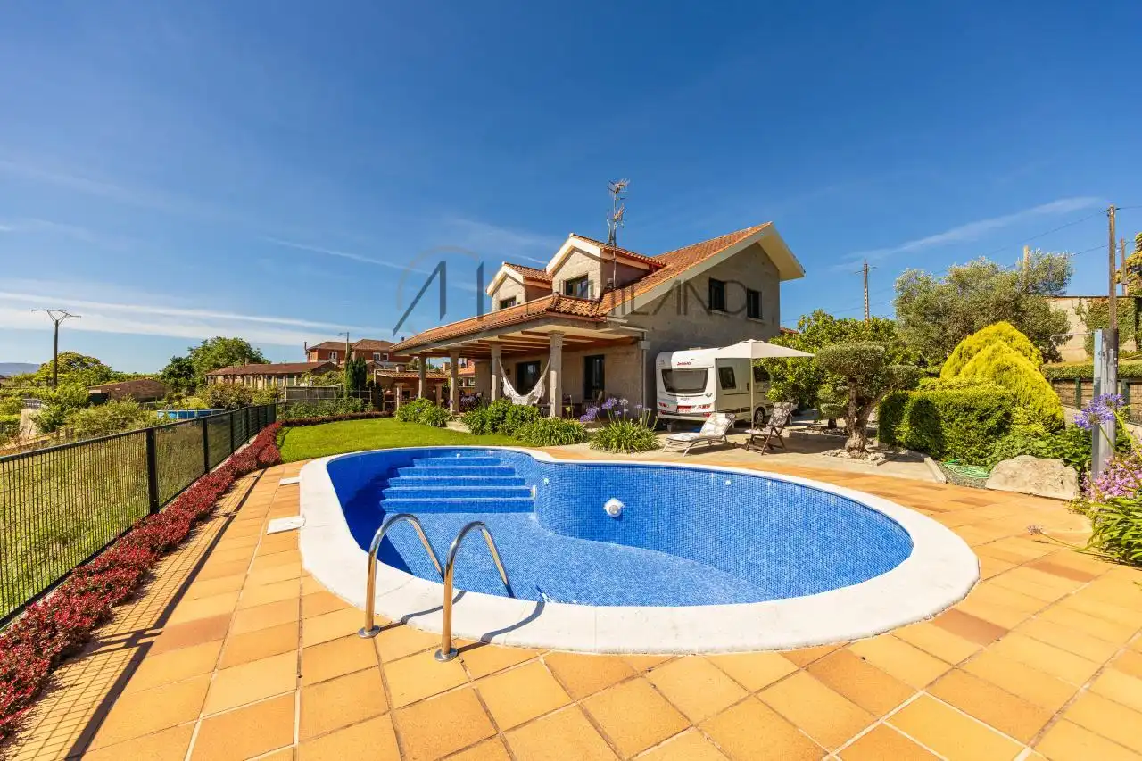 Piscina de Casa o xalet en venda en Tomiño amb Calefacció, Jardí privat i Terrassa