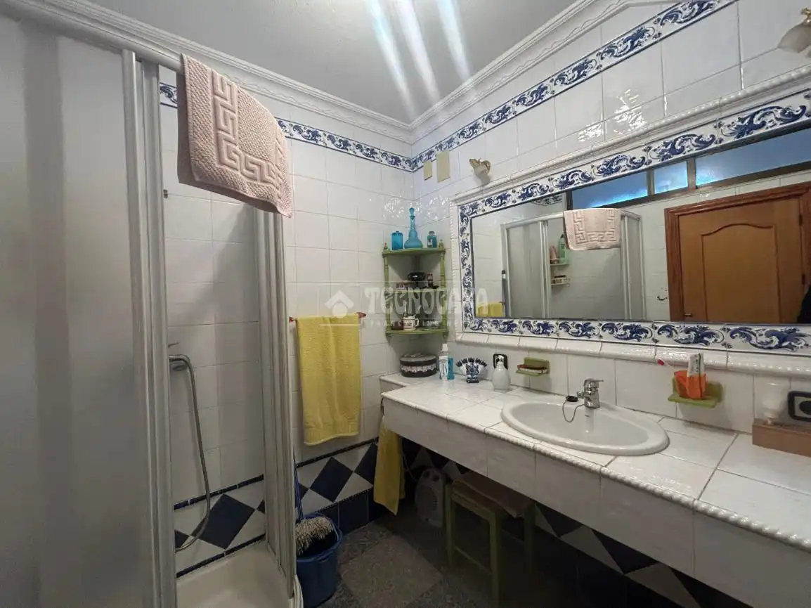 Baño de Casa adosada en venta en Huelva con Aire acondicionado