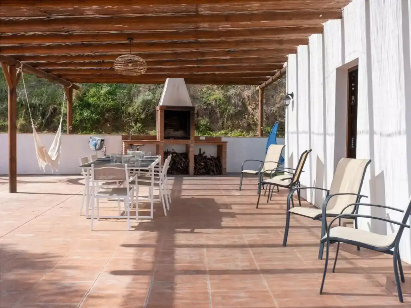 Terrasse von Wohnung zur Miete in Cútar mit Klimaanlage, Privatgarten und Schwimmbad