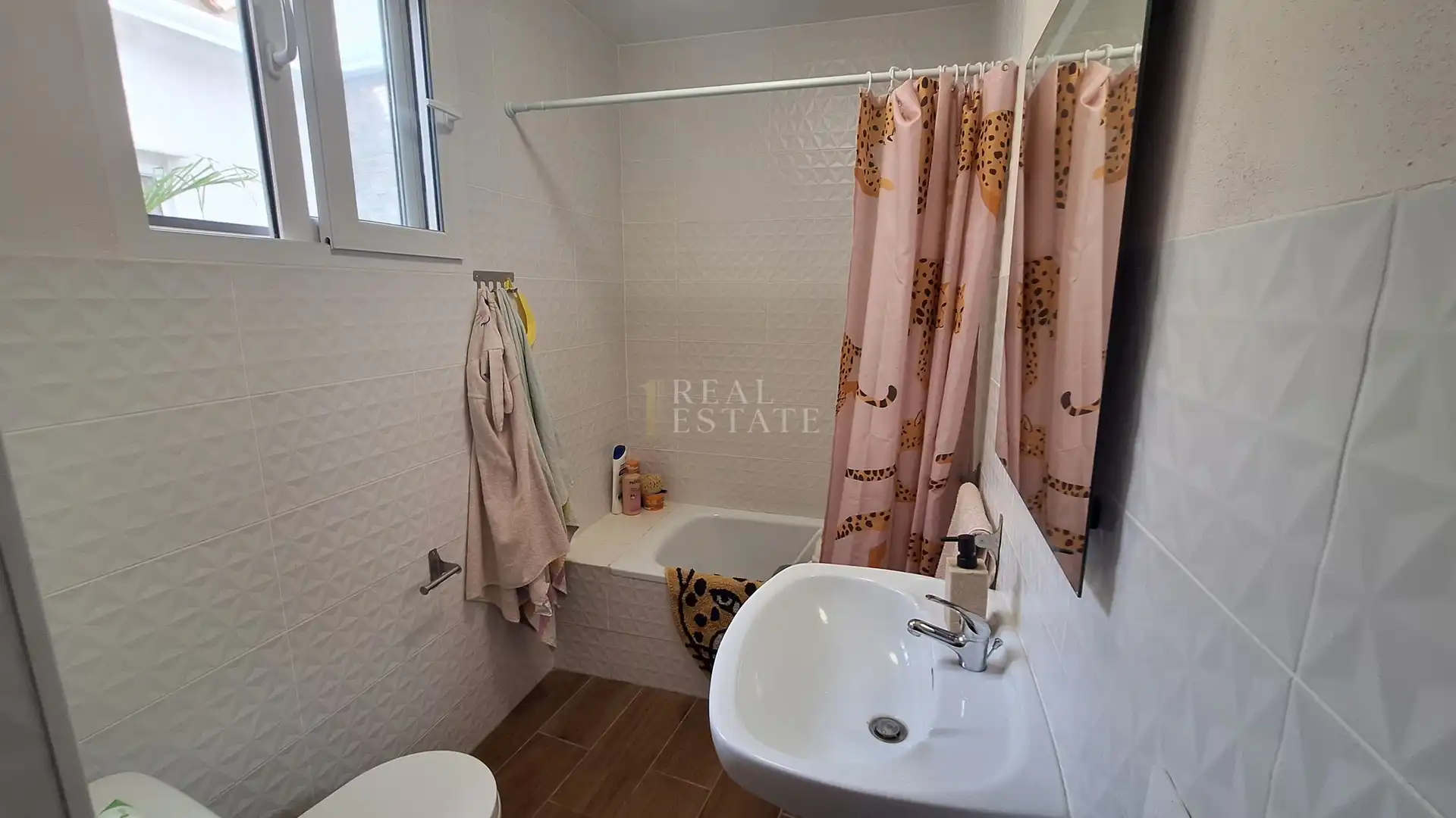 Baño de Casa adosada en venta en Tormos con Aire acondicionado, Terraza y Trastero