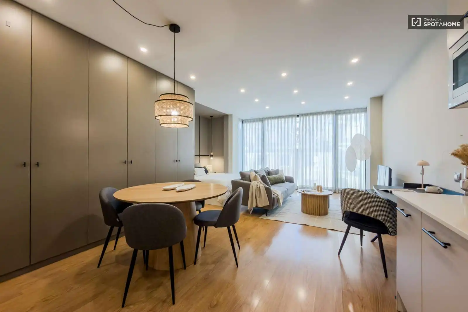 Sala de estar de Estudio para compartir en Barcelona con Aire acondicionado, Calefacción y Terraza