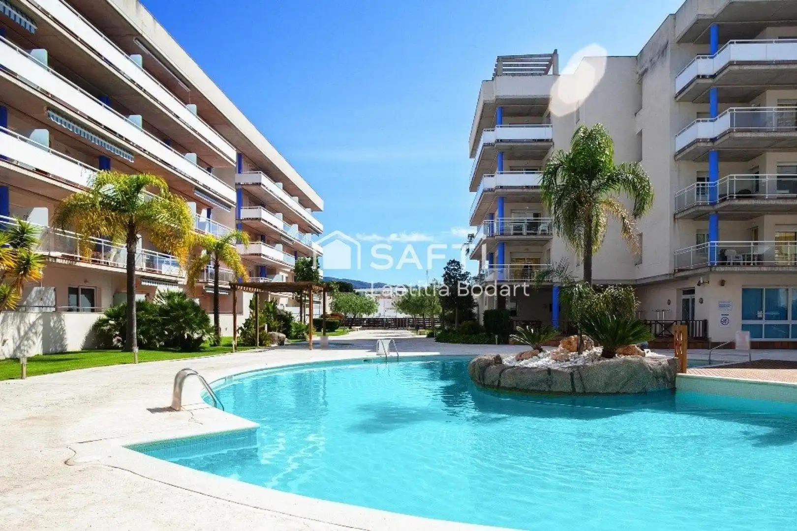Piscina de Apartament en venda en Roses amb Aire condicionat, Calefacció i Terrassa