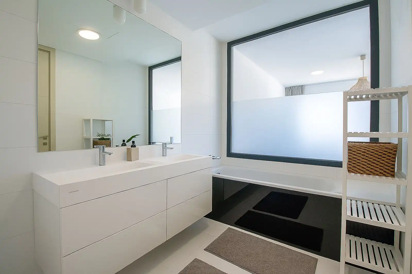 Bany de Apartament en venda en Estepona amb Aire condicionat, Traster i Piscina
