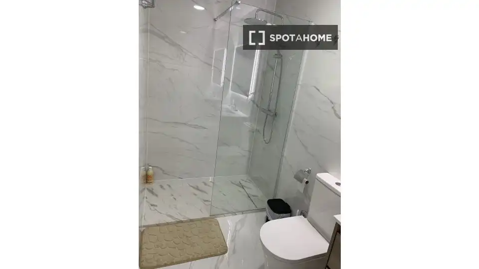 Bathroom of Flat for rent in Sagunto / Sagunt  with Air Conditioner, Heating and Furnished