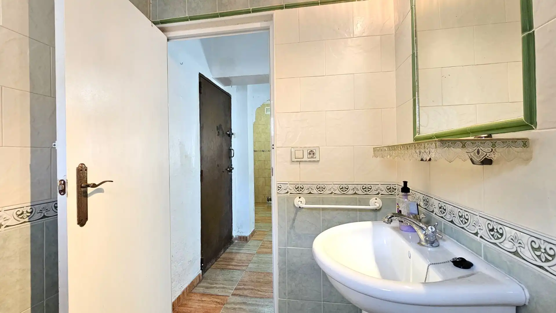 Bathroom of Flat for sale in Sanlúcar de Barrameda