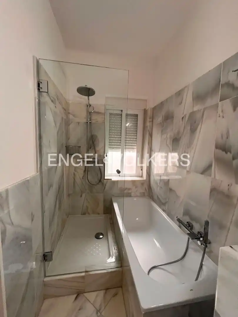 Bathroom of Flat for rent in Madrid  with Air Conditioner and Heating