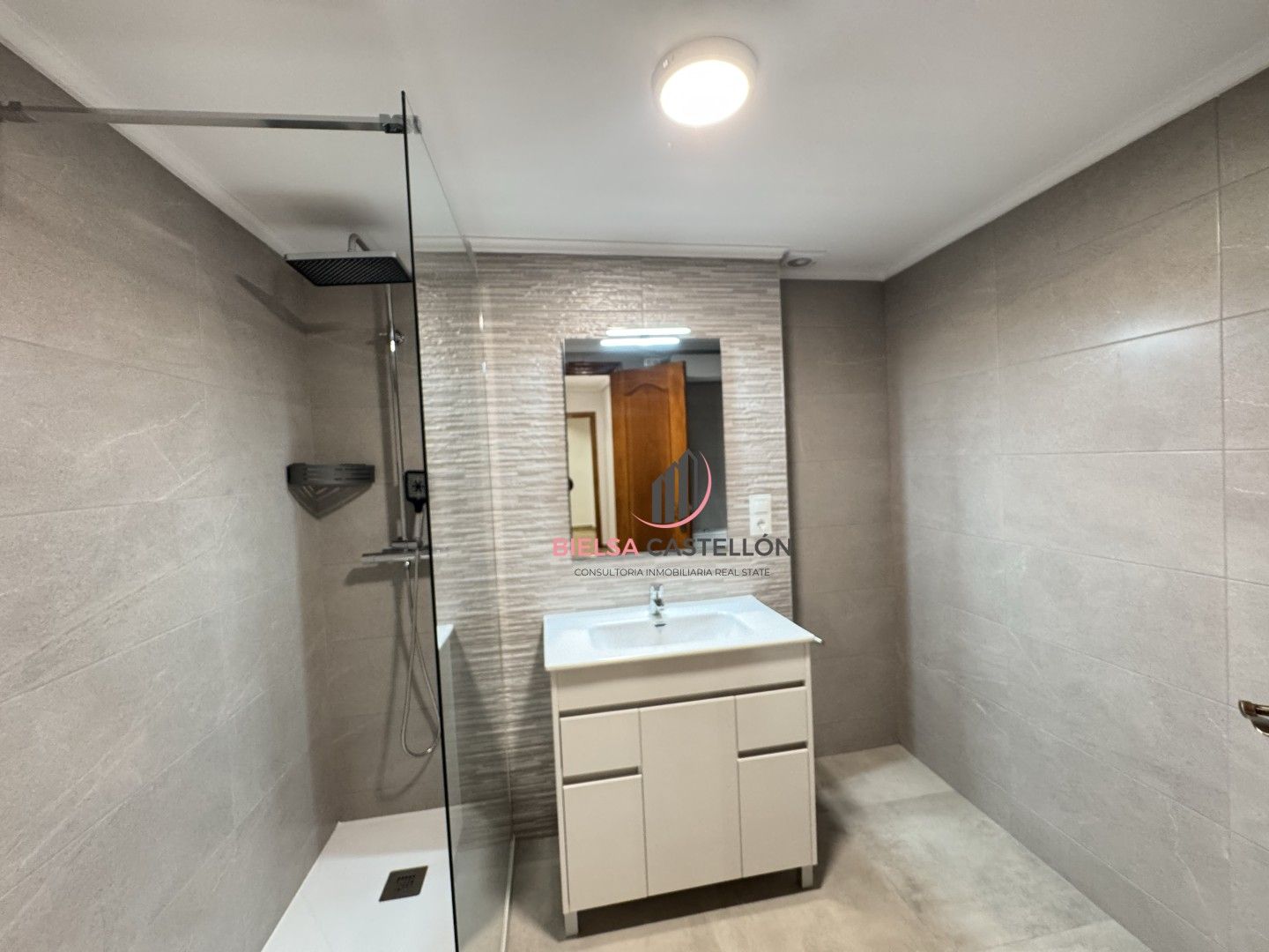 Bathroom of Flat to rent in Almazora / Almassora  with Air Conditioner and Terrace