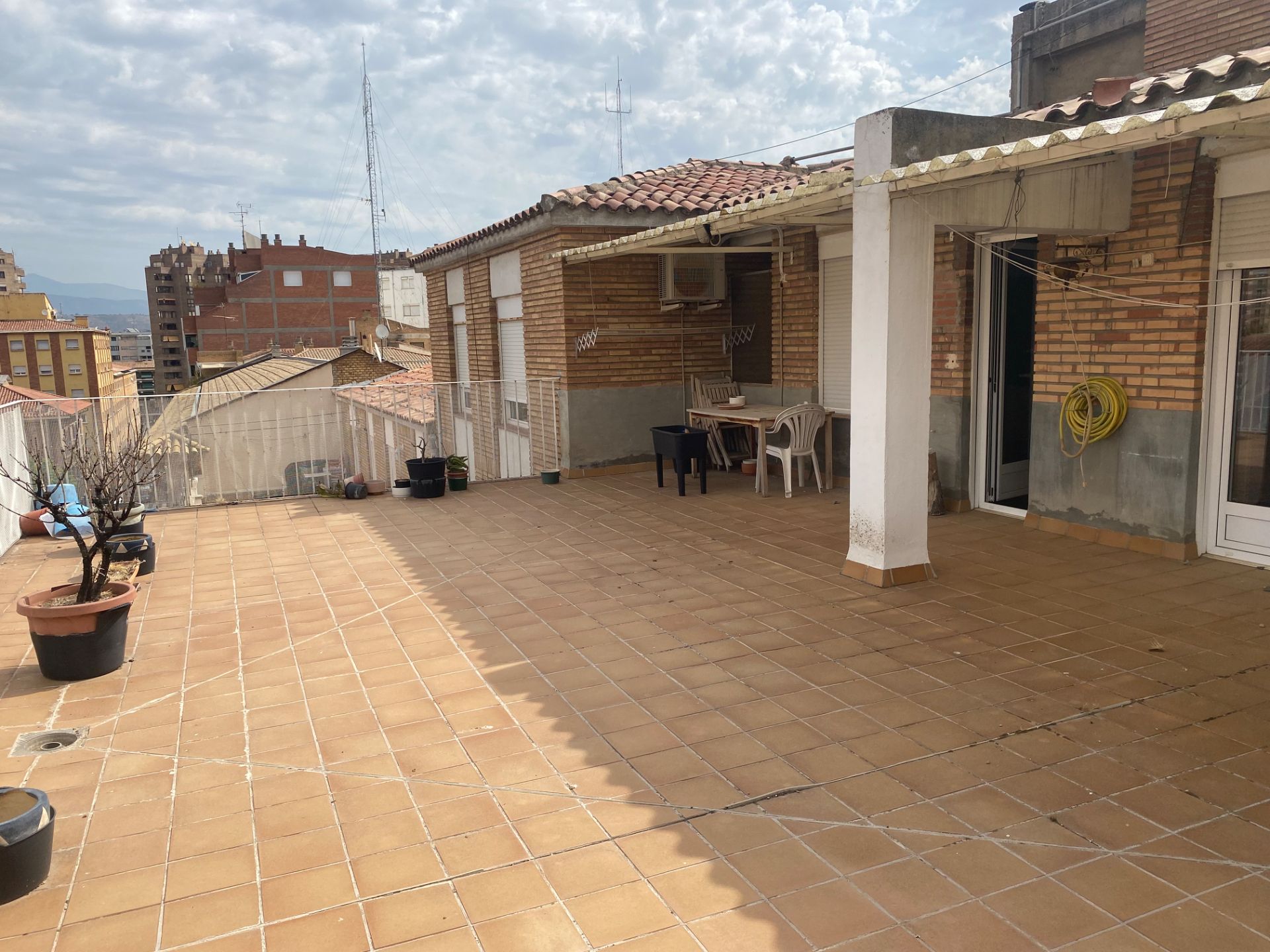 Terrassa de Pis de lloguer en  Huesca Capital amb Aire condicionat, Calefacció i Terrassa