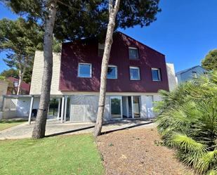 Vista exterior de Casa o xalet de lloguer en Moncada amb Calefacció, Jardí privat i Terrassa