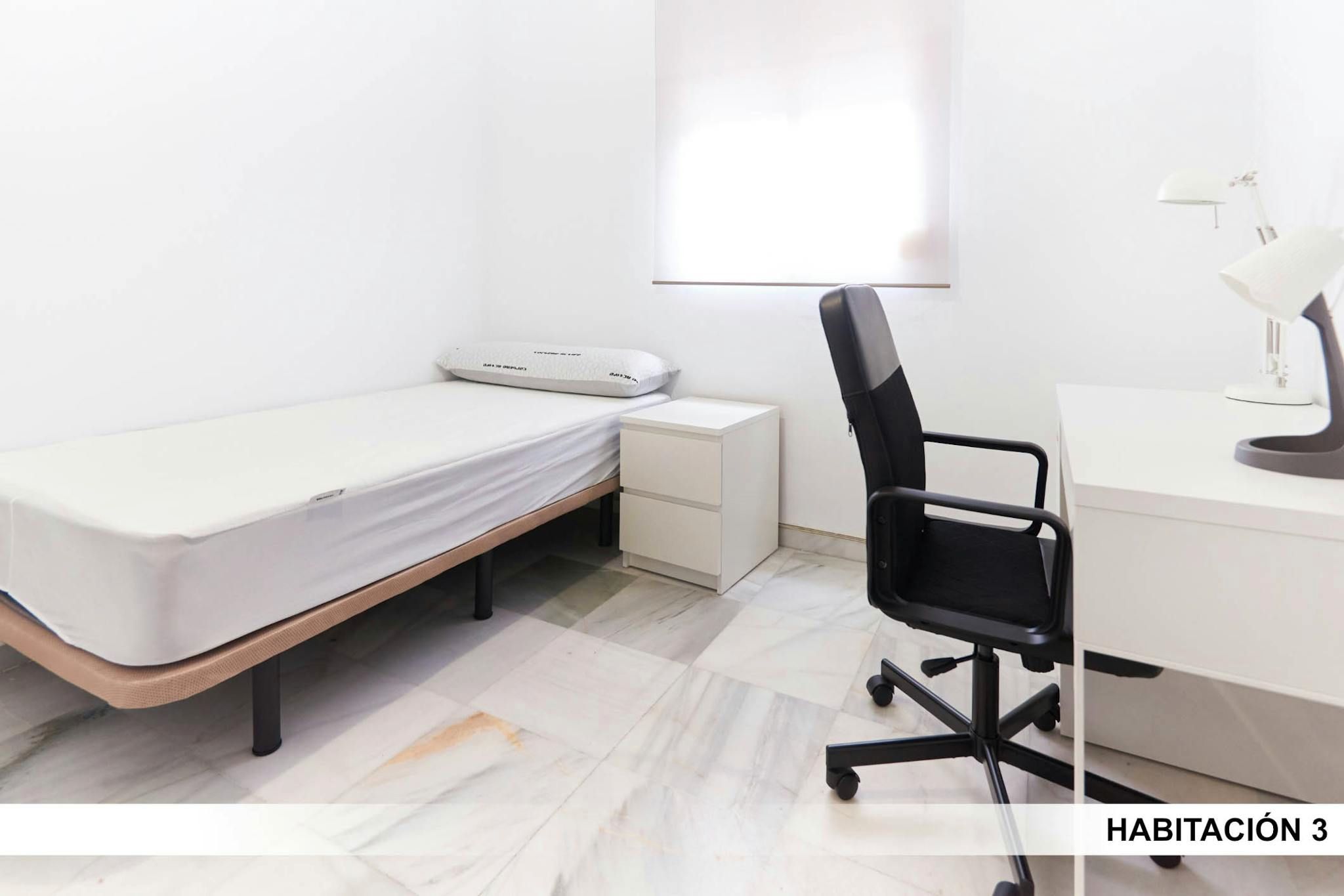 Bedroom of Flat to share in  Sevilla Capital  with Air Conditioner, Heating and Furnished