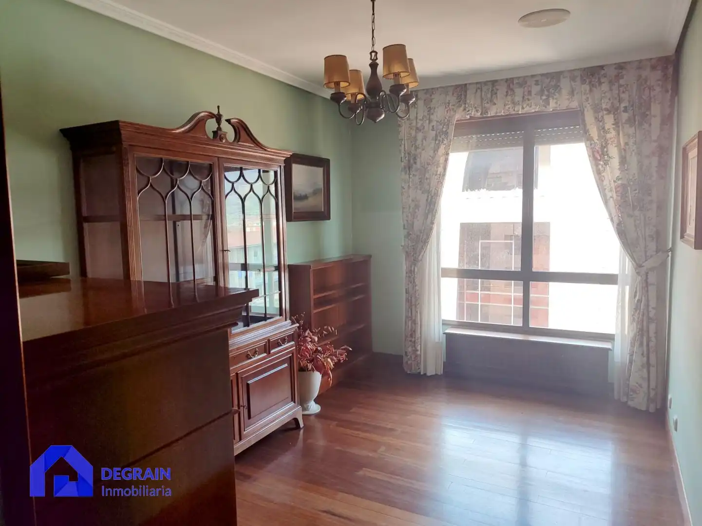 Habitación de Piso de alquiler en Oviedo  con Terraza y Trastero