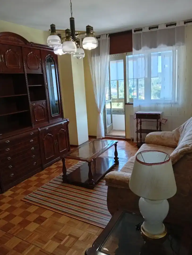 Sala de estar de Piso en venta en Lugo con Parquet, Trastero y Amueblado