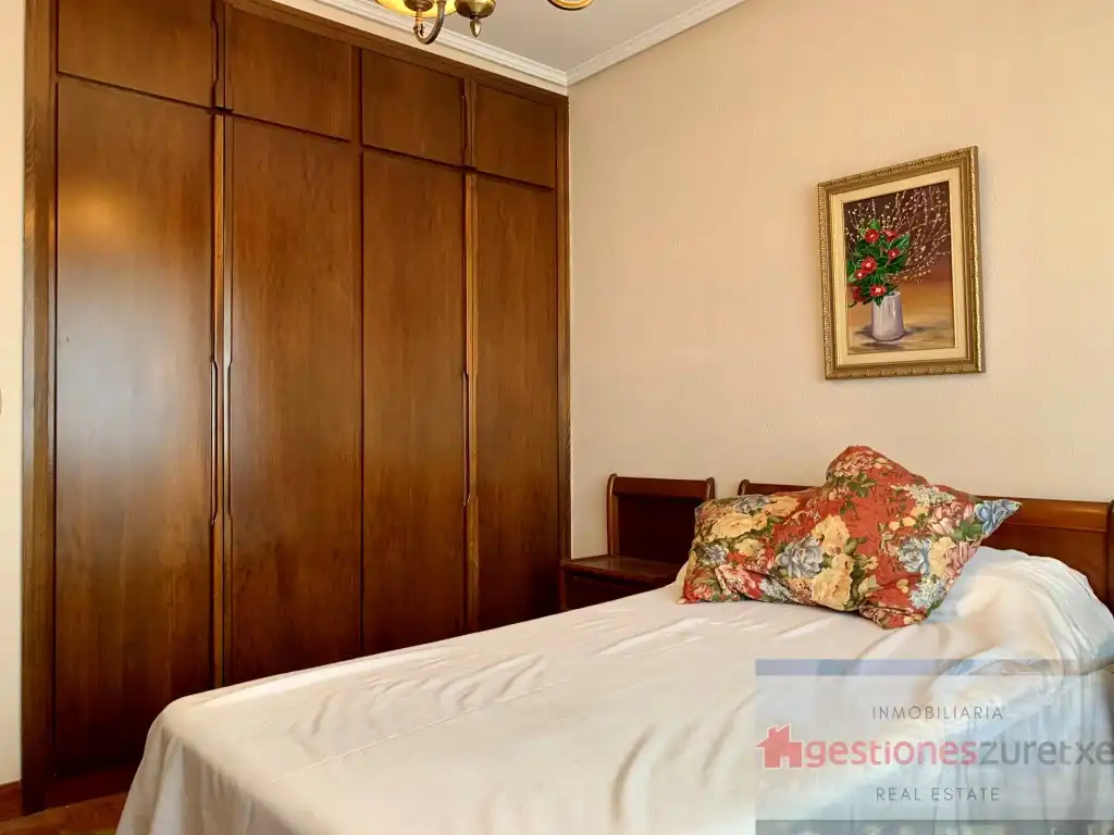 Bedroom of Flat for sale in Bilbao 