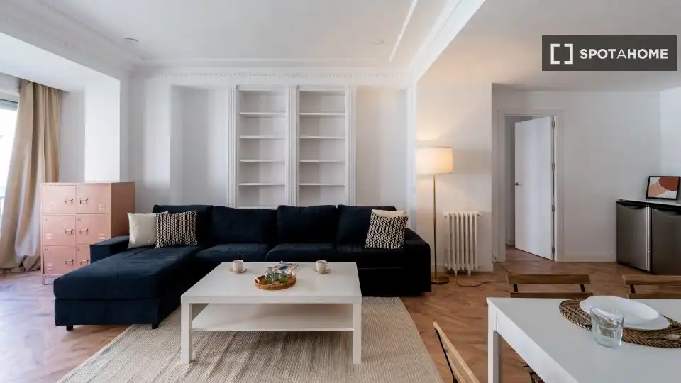 Living room of Flat for rent in Madrid  with Air Conditioner, Heating and Furnished