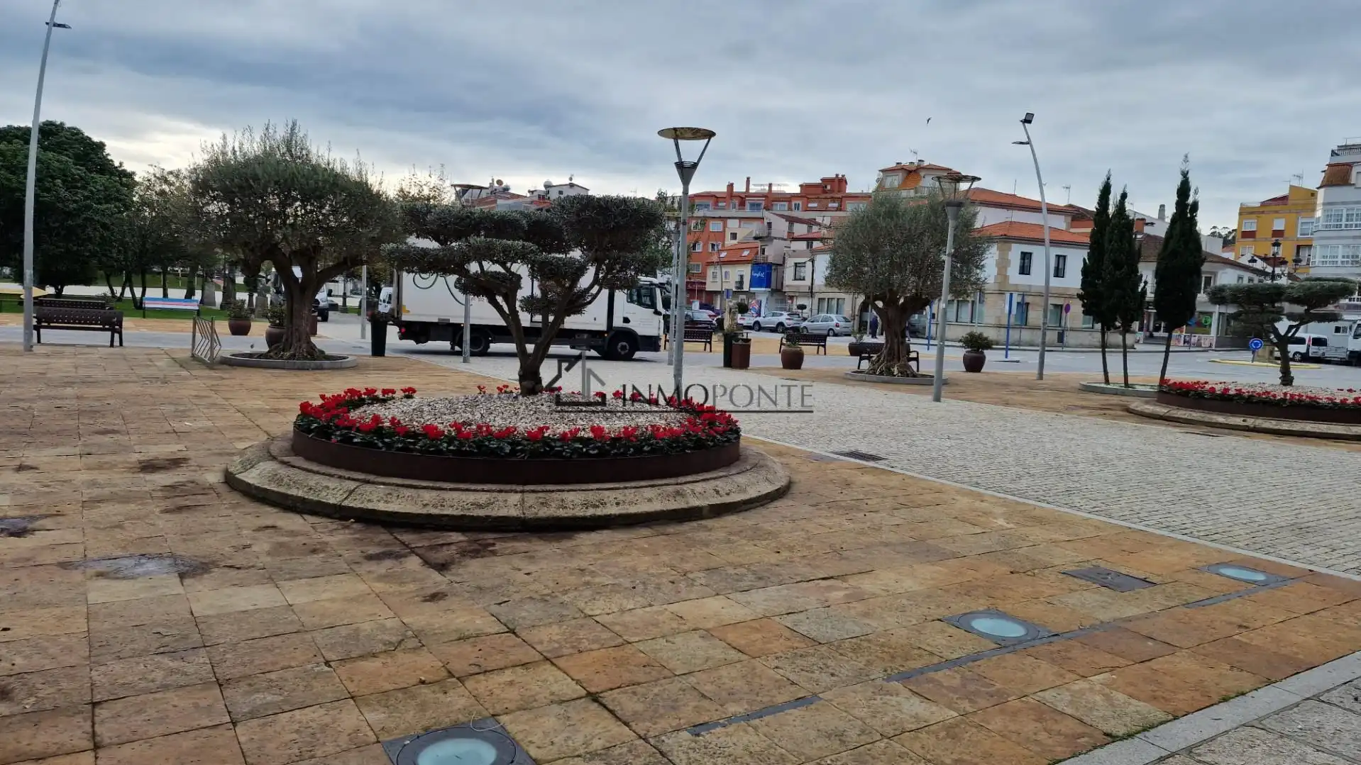 Vista exterior de Casa adosada en venda en O Grove   amb Calefacció, Jardí privat i Traster