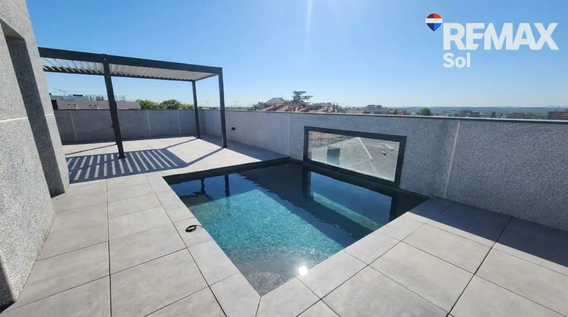 Piscina de Pis de lloguer en Madrid amb Aire condicionat, Calefacció i Moblat