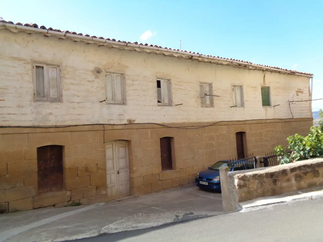 Casa rústica amb terrassa en venda a Briones