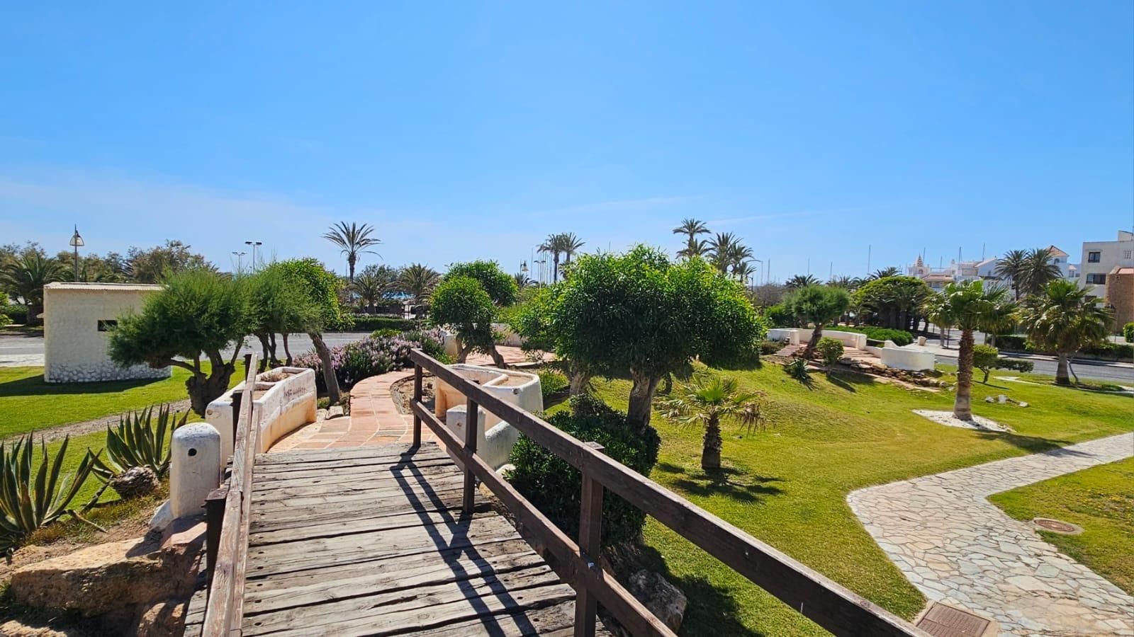 Jardí de Apartament de lloguer en El Ejido amb Calefacció, Terrassa i Piscina comunitària