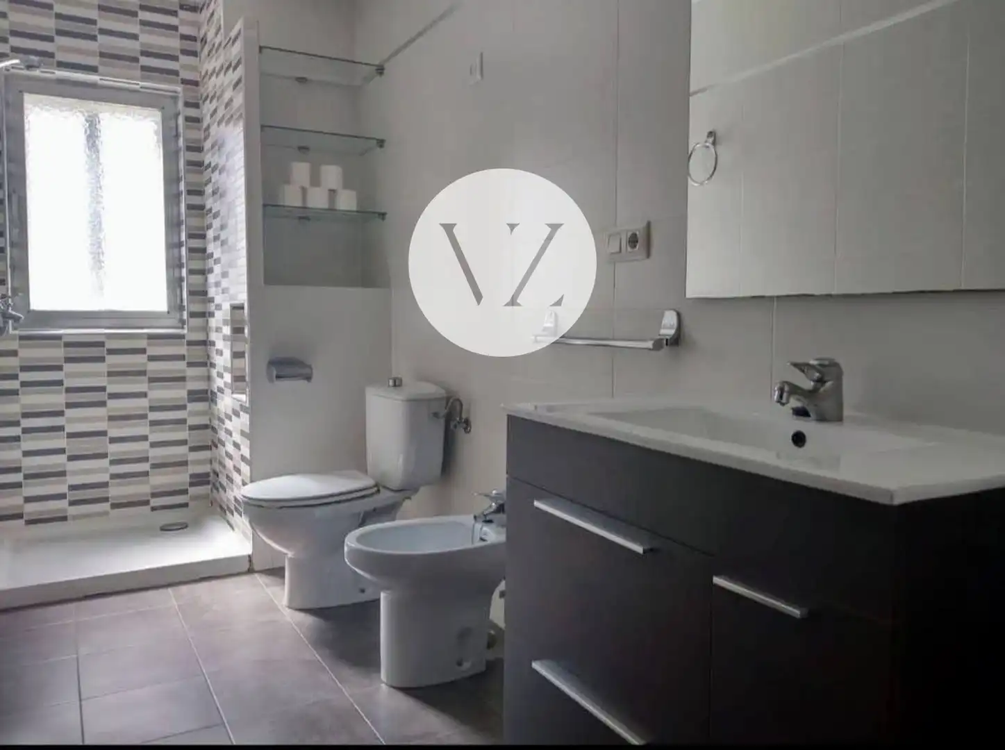 Bathroom of Flat for rent in Salamanca  with Heating, Parquet flooring and Furnished