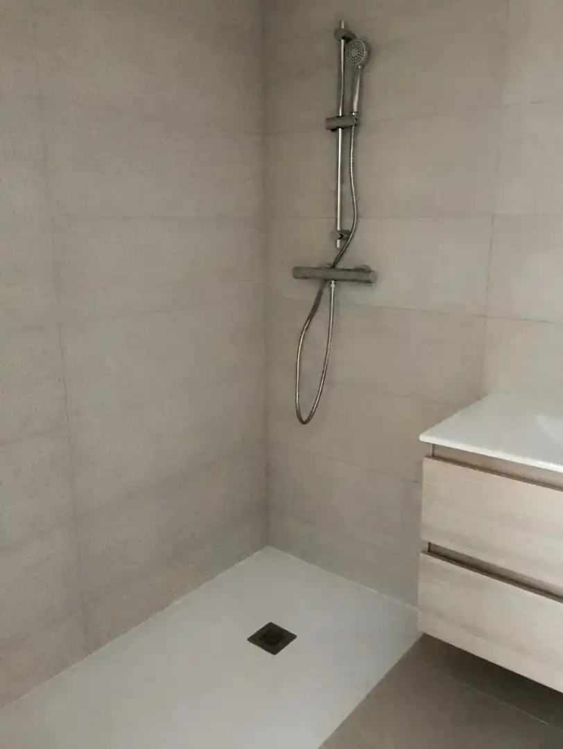 Badezimmer von Wohnung zur Miete in HUCA - La Cadellada