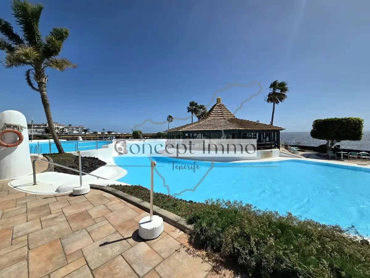 Piso en venta en Arona con Terraza, Alarma y Piscina comunitaria