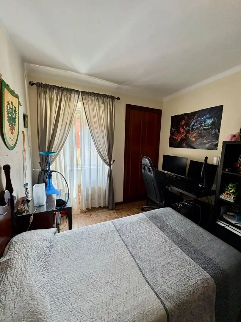 Bedroom of Flat for sale in Sevilla  with Air Conditioner and Heating