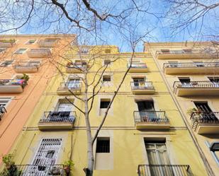 Exterior view of Flat for sale in  Barcelona Capital  with Balcony