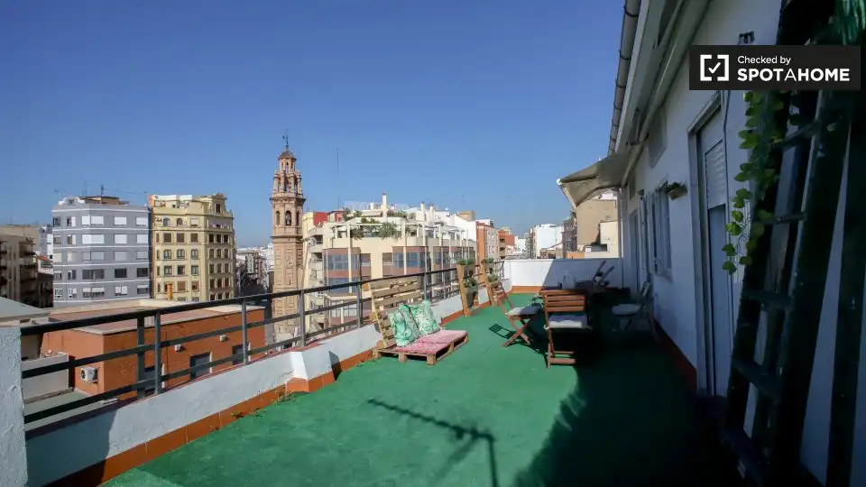 Appartamento con terrazza in affitto a L'Eixample, imagen 18