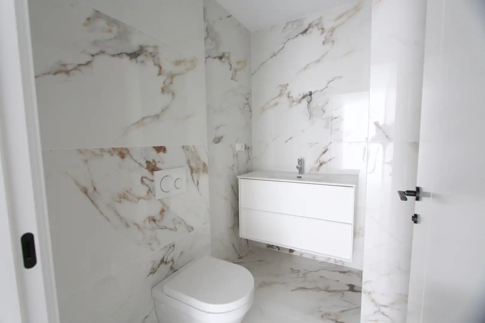 Badezimmer von Wohnungen zum Verkauf in Villajoyosa / La Vila Joiosa mit Klimaanlage, Privatgarten und Terrasse