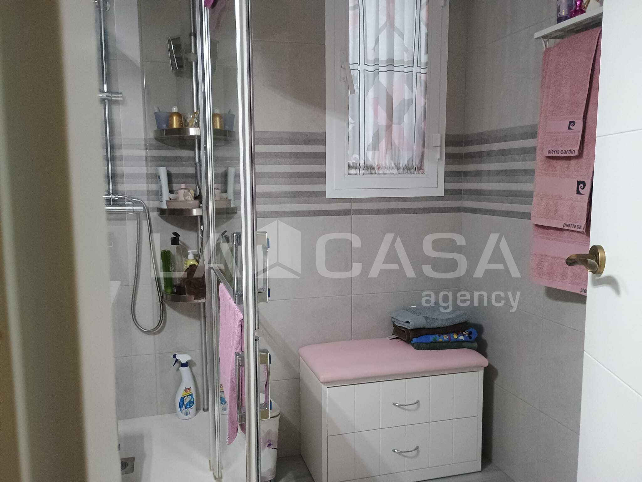 Baño de Ático en venta en Algeciras con Terraza y Trastero