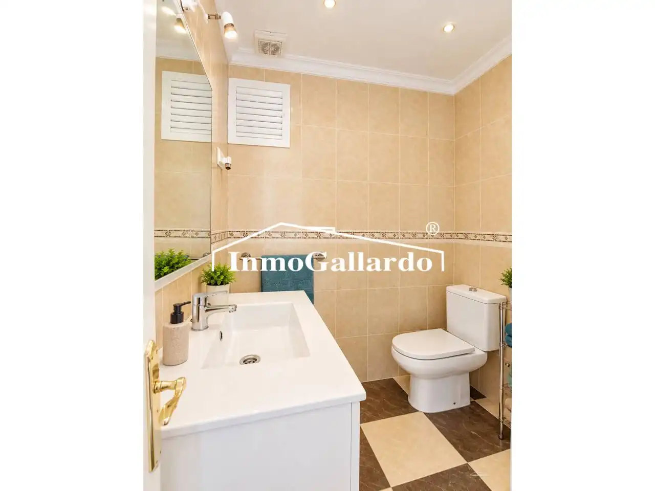 Piso en venta en Málaga con Terraza y Trastero