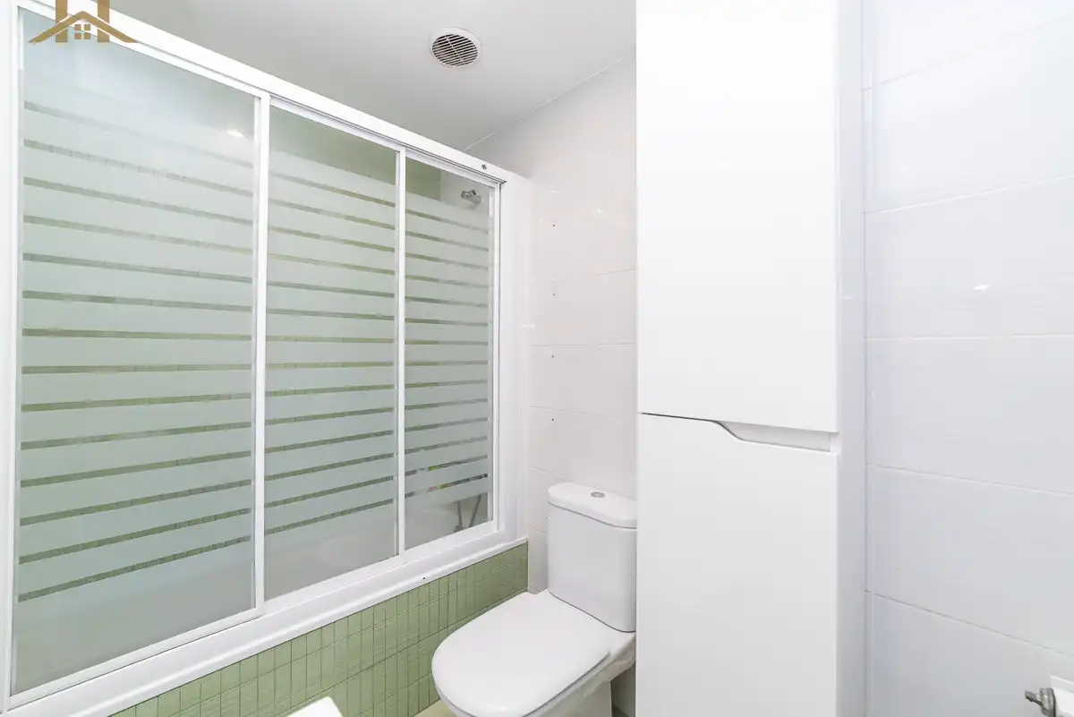 Baño de Planta baja en venta en Navalcarnero con Aire acondicionado, Calefacción y Jardín privado