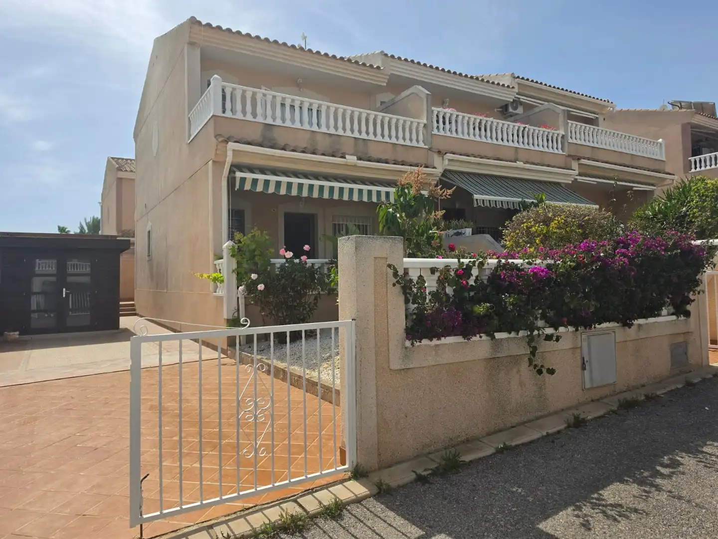 Vista exterior de Casa o chalet en venta en Torrevieja con Amueblado