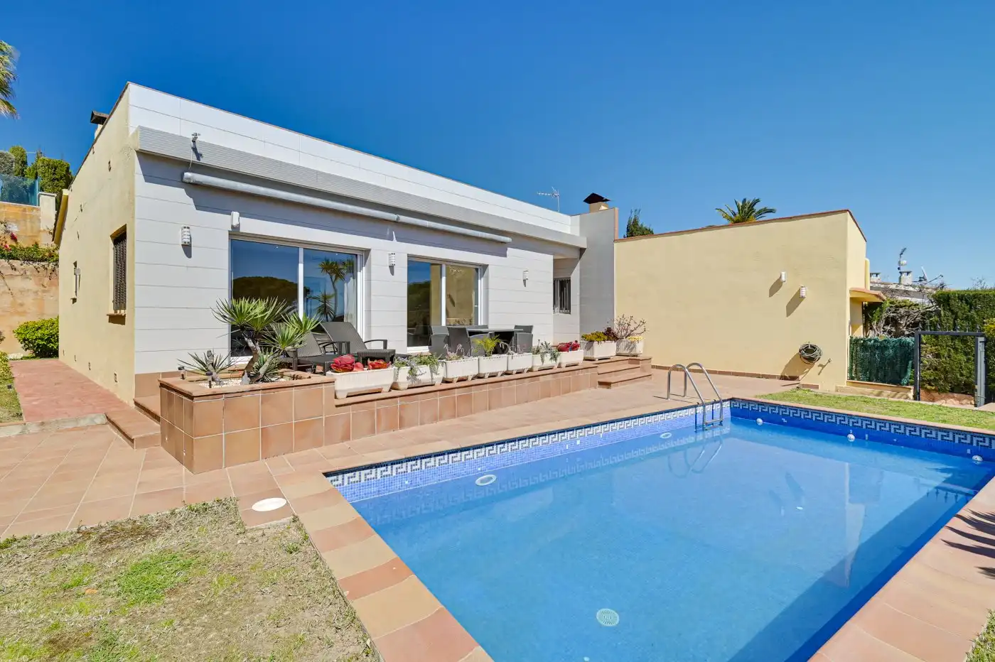 Vista exterior de Casa o xalet en venda en Lloret de Mar amb Aire condicionat, Calefacció i Jardí privat