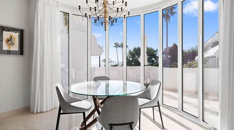 Foto 4 de Apartamento en venta en Urbanización Andalucía Beach, 168, El Velerín, Estepona