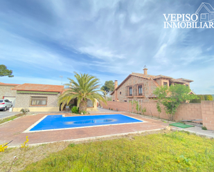 Vista exterior de Casa adosada en venda en Arganda del Rey amb Aire condicionat, Calefacció i Jardí privat