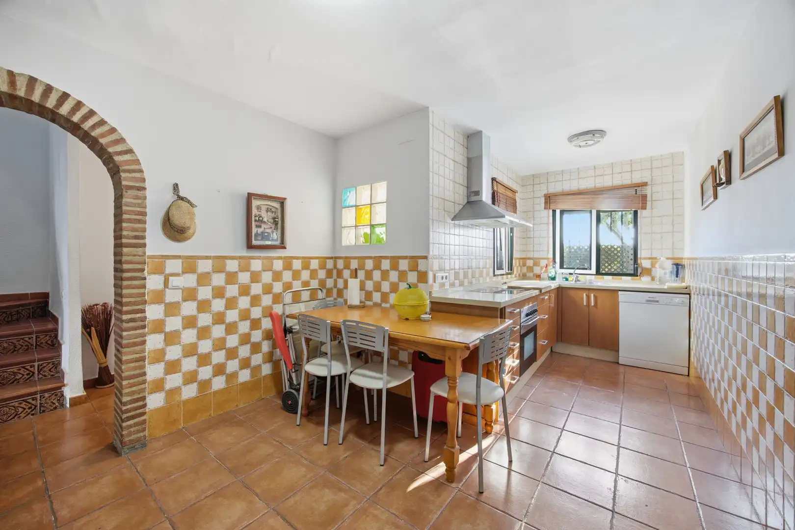 Cocina de Casa o chalet en venta en Casares con Jardín privado, Terraza y Piscina