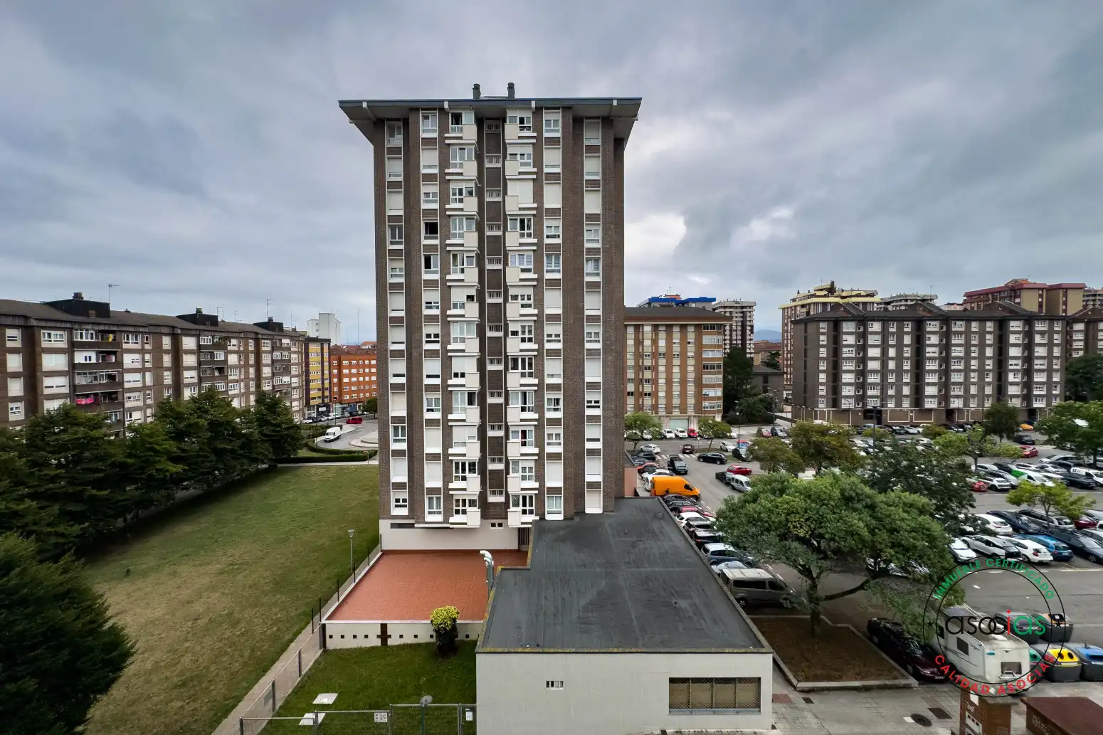Vista exterior de Pis en venda en Gijón  amb Calefacció i Parquet