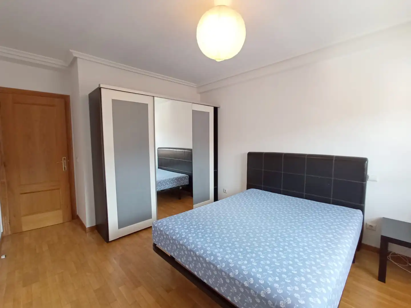 Dormitori de Pis en venda en Burgos amb Calefacció, Parquet i Terrassa