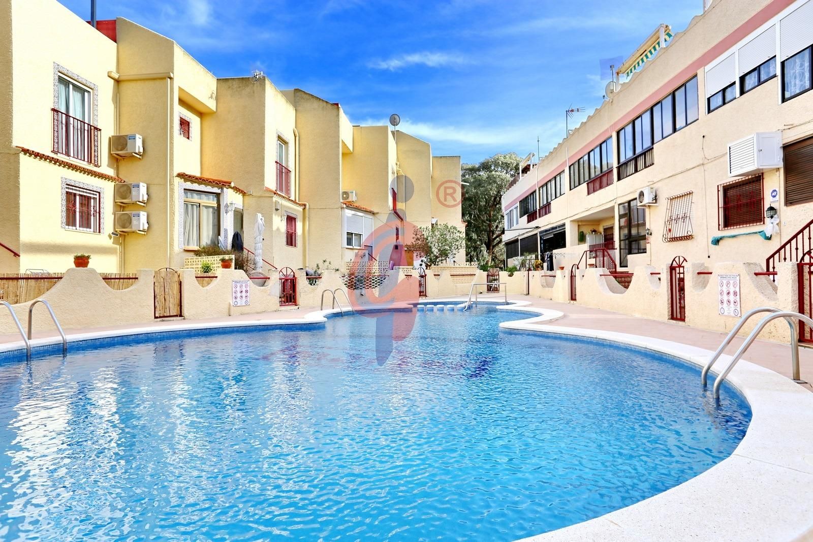 Piscina de Casa o xalet en venda en Guardamar del Segura amb Calefacció, Terrassa i Piscina comunitària