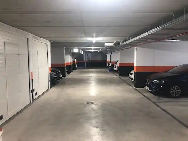 Parking of Garage for rent in Tomares