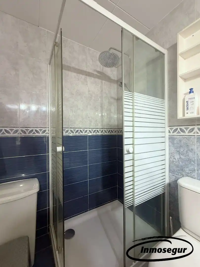 Badezimmer von Dachboden zum Verkauf in Salou mit Terrasse, Möbliert und Gemeinschaftspool