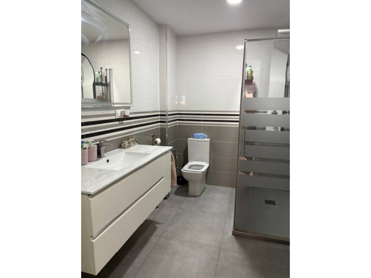 Baño de Piso en venta en  Huelva Capital con Aire acondicionado, Terraza y Amueblado
