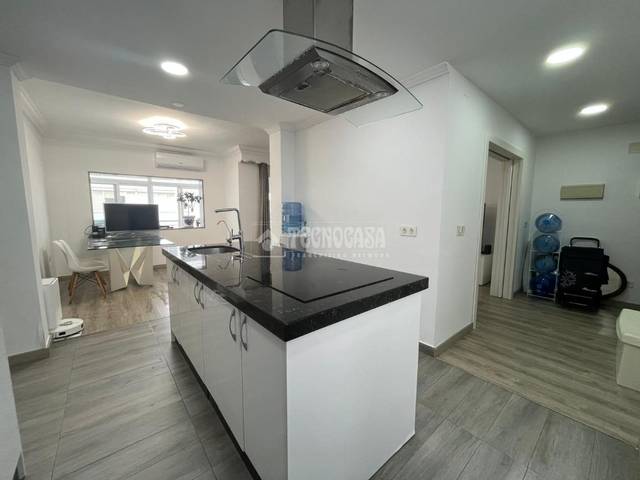 Piso en Venta en Av. San Sebastián en Los Castillejos - La Trinidad