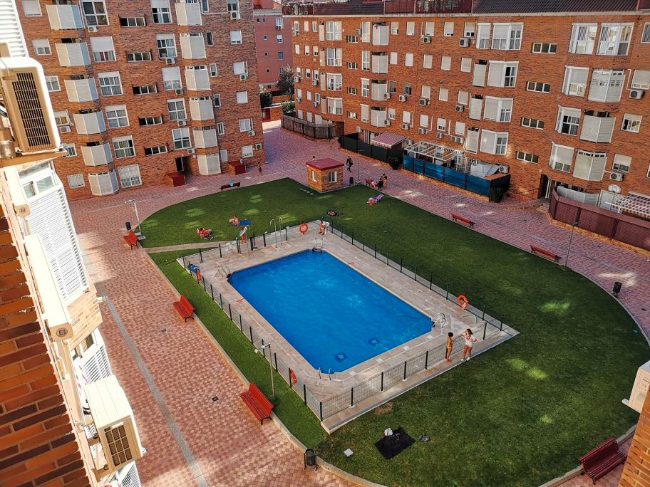 Swimming pool of Flat for sale in  Madrid Capital  with Air Conditioner, Heating and Parquet flooring