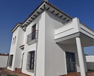 Vista exterior de Casa o xalet en venda en Dos Hermanas amb Aire condicionat, Calefacció i Jardí privat