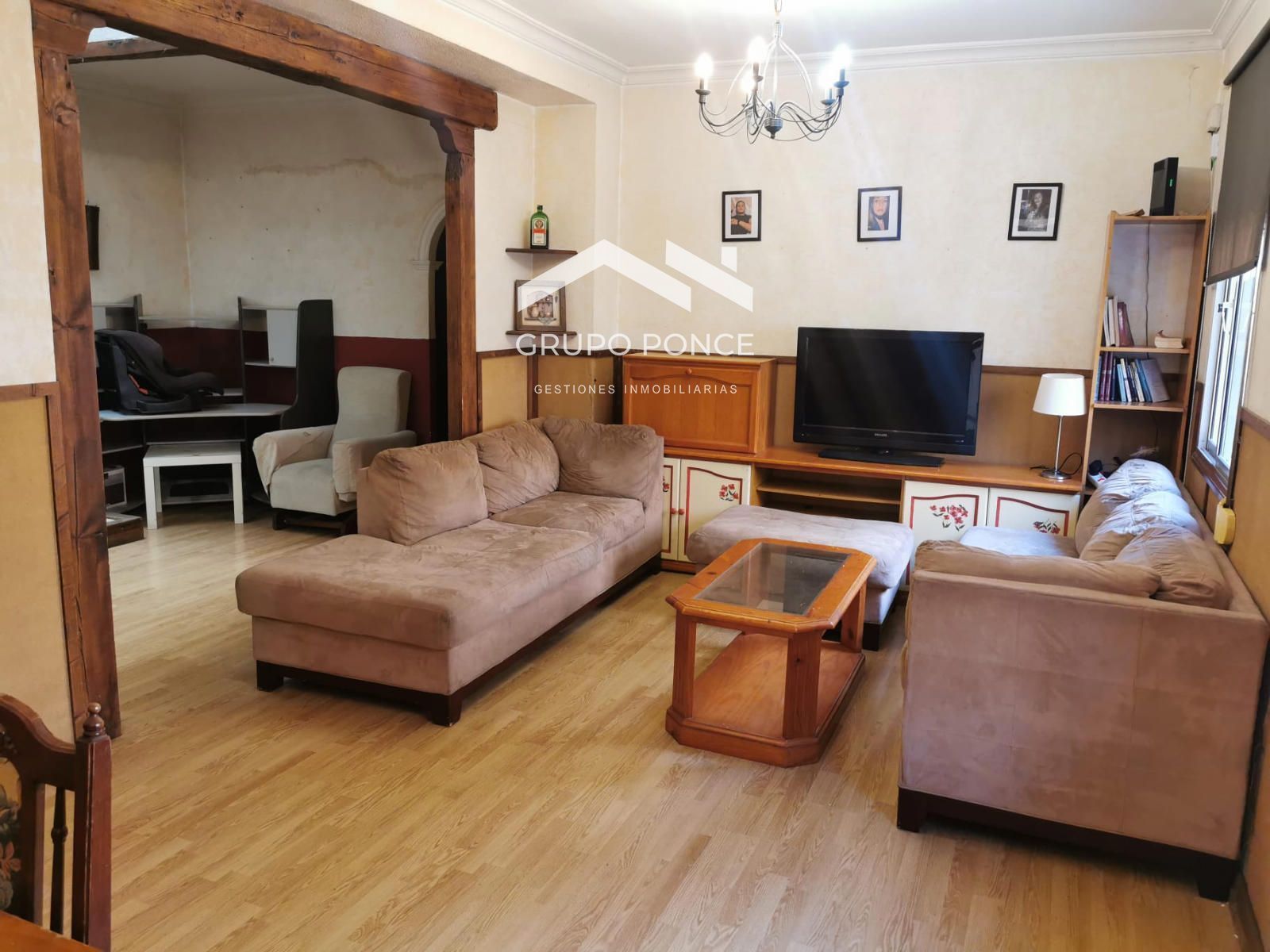 Sala d'estar de Casa o xalet en venda en Jerez de la Frontera amb Moblat