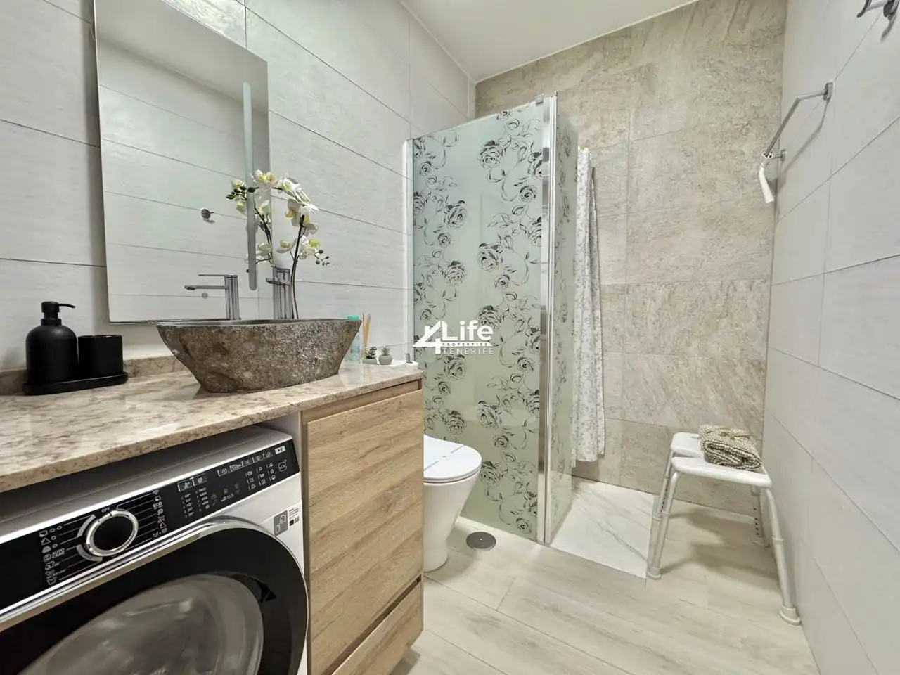 Baño de Piso en venta en Adeje con Aire acondicionado, Terraza y Piscina comunitaria