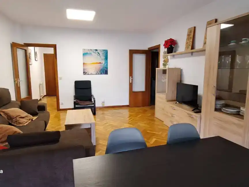Wohnzimmer von Wohnung zur Miete in  Pamplona / Iruña mit Klimaanlage und Balkon